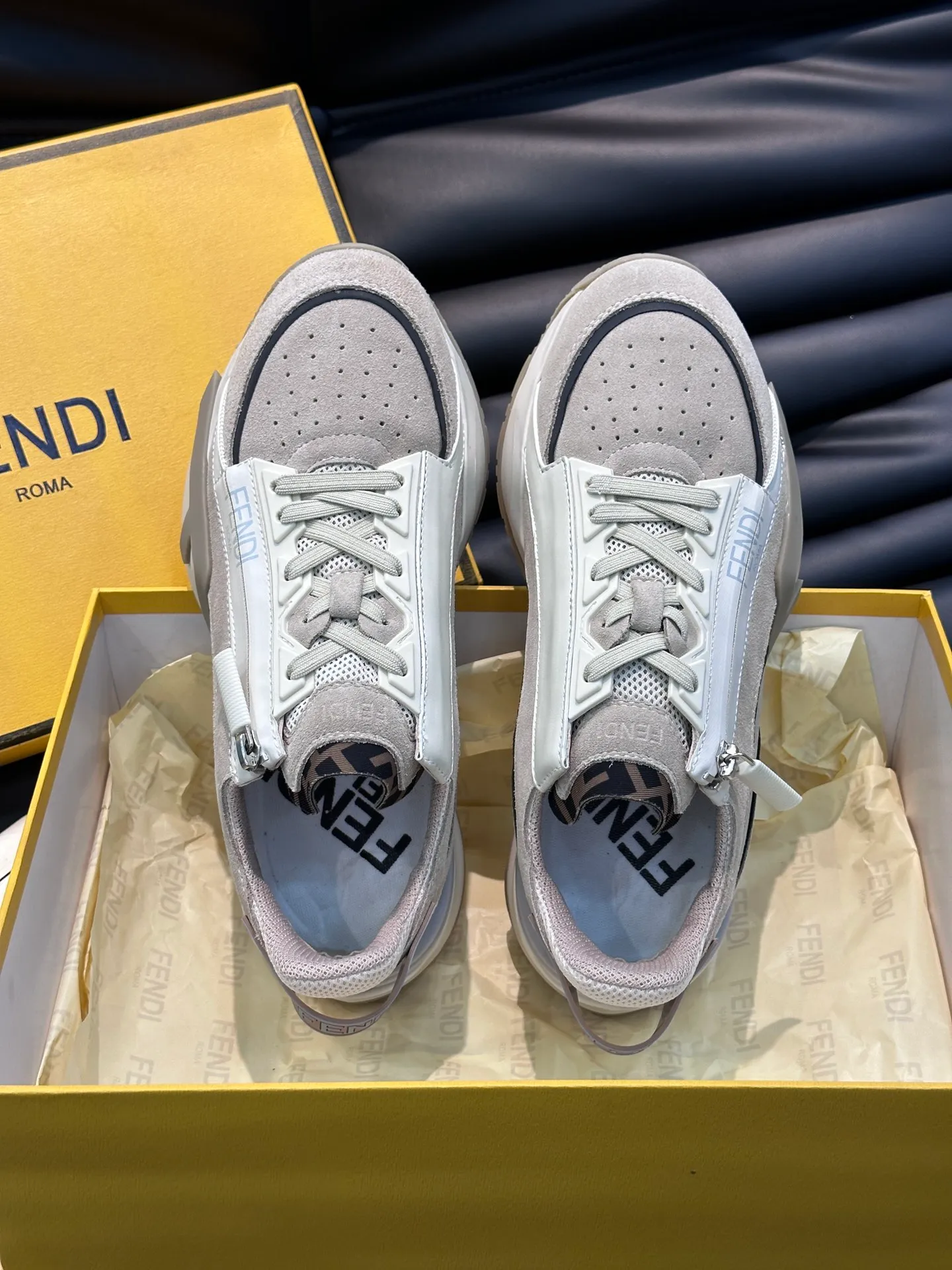 Men's shoes 💰p560 "Fend*" new men's casual sports shoes, equipped with elastic straps, side zippers, and corrugated soles engraved with F. Embossed Fendi Flow lettering on the heel. Made of technical fabric and a mix of blue and suede. Decorated with Lycra® details. FF graphic tongue. Ultra-light and wear-resistant EVA sole. Size: 38-44